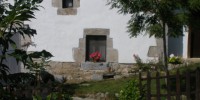 casa-rural-labetxea-baraibar-aralar-navarra-Casa Rural Navarra-Paseos a caballo Navarra-Ventanuco de la fachada.JPG