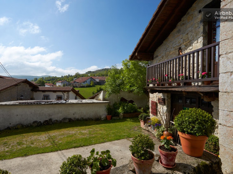 casa-rural-labetxea-baraibar-aralar-navarra-exterior.jpg